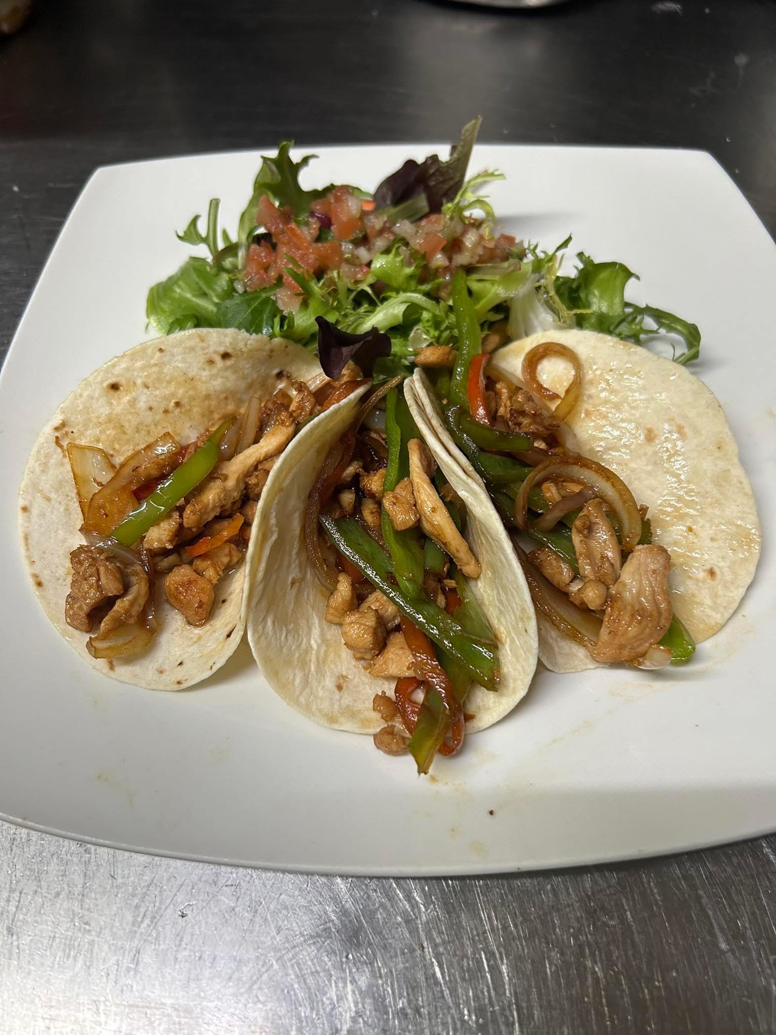 Tacos de pollo con pimientos